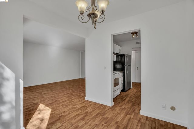 490 N Civic Dr 409, Walnut Creek, CA 94596