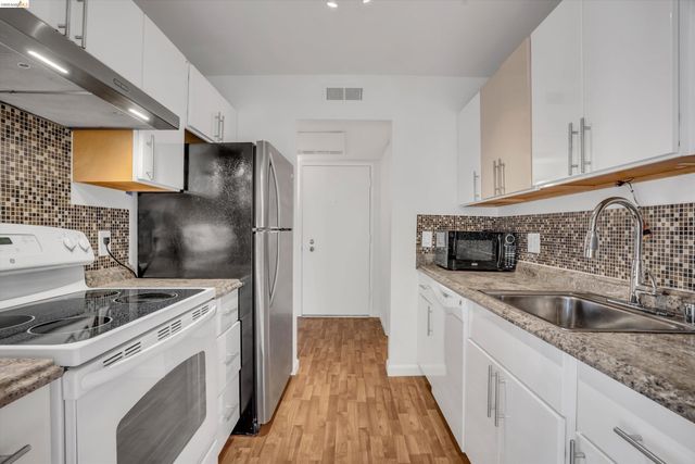 490 N Civic Dr 409, Walnut Creek, CA 94596