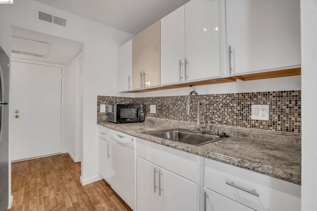 490 N Civic Dr 409, Walnut Creek, CA 94596