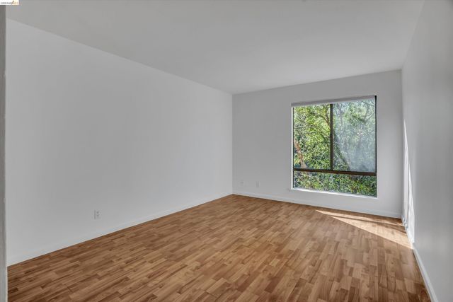 490 N Civic Dr 409, Walnut Creek, CA 94596