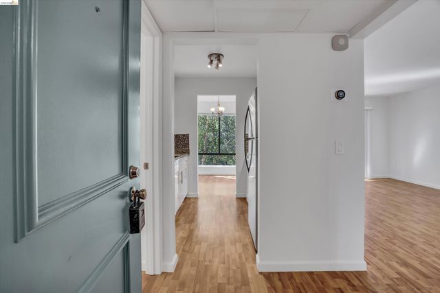 490 N Civic Dr 409, Walnut Creek, CA 94596