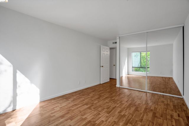 490 N Civic Dr 409, Walnut Creek, CA 94596