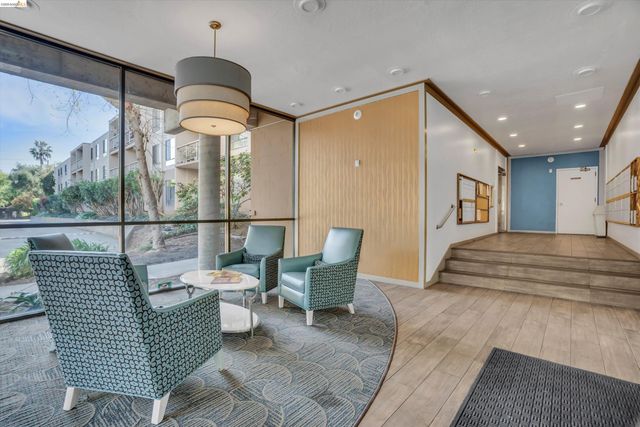 490 N Civic Dr 409, Walnut Creek, CA 94596