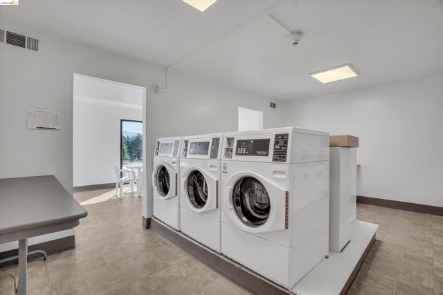 490 N Civic Dr 409, Walnut Creek, CA 94596