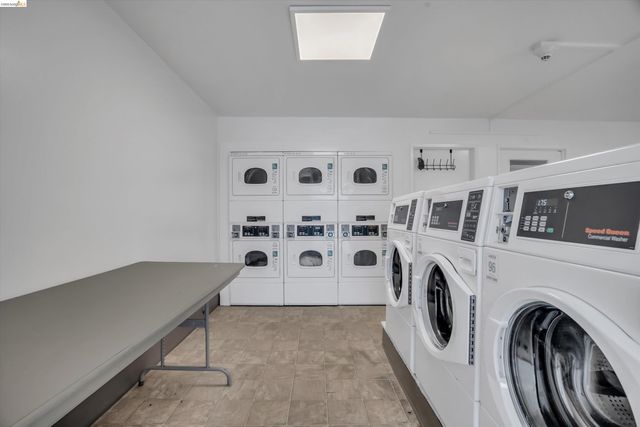 490 N Civic Dr 409, Walnut Creek, CA 94596