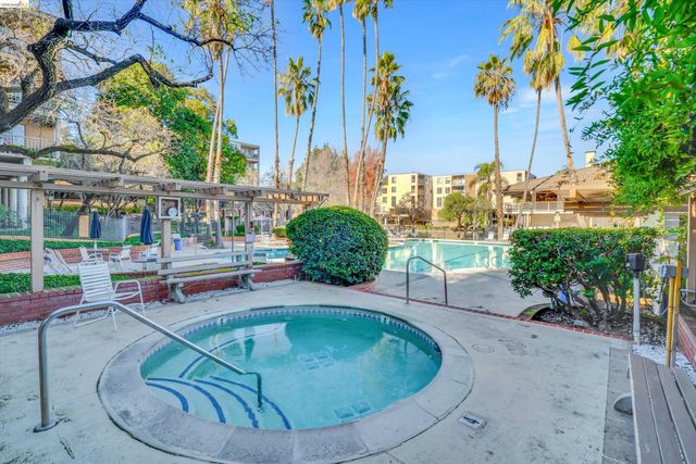 490 N Civic Dr 409, Walnut Creek, CA 94596