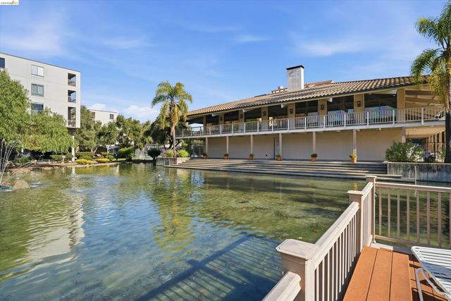 490 N Civic Dr 409, Walnut Creek, CA 94596