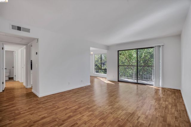 490 N Civic Dr 409, Walnut Creek, CA 94596