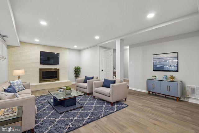7937 BETHELEN WOODS LN, Springfield, VA 22153