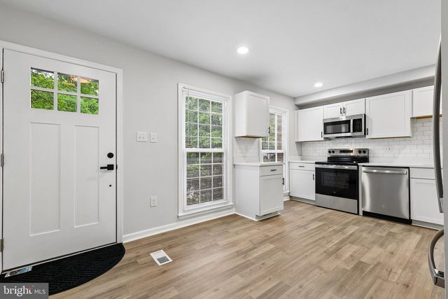 7937 BETHELEN WOODS LN, Springfield, VA 22153