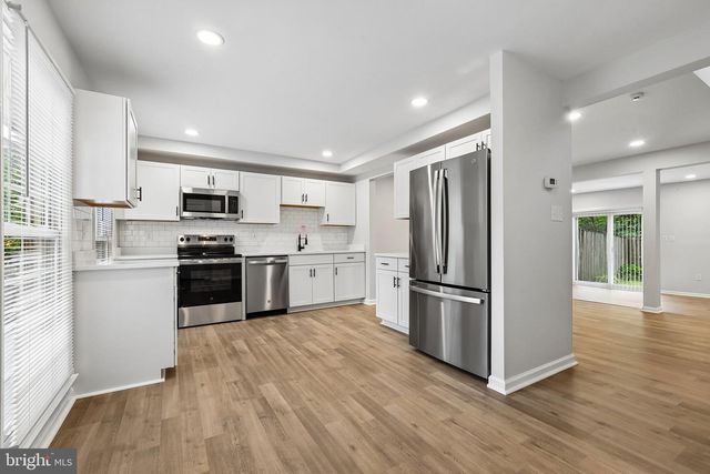 7937 BETHELEN WOODS LN, Springfield, VA 22153