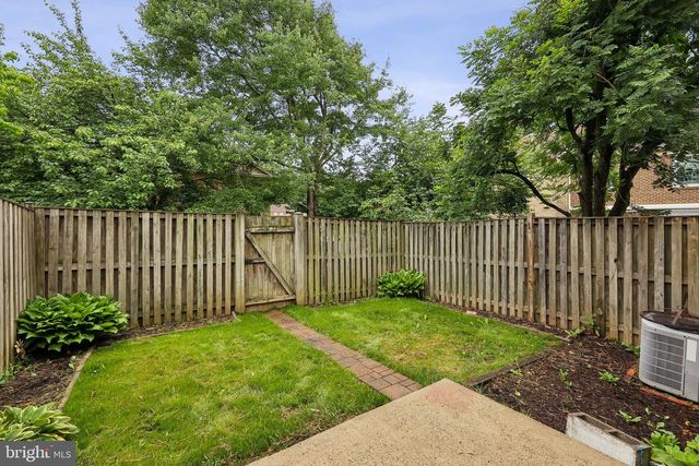 7937 BETHELEN WOODS LN, Springfield, VA 22153