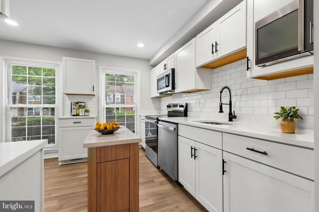 7937 BETHELEN WOODS LN, Springfield, VA 22153