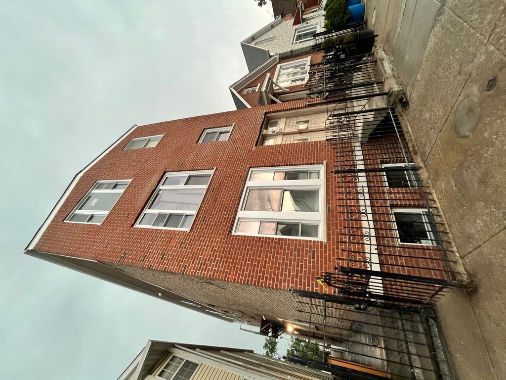 2129 W 18th Place 3, Chicago, IL 60608