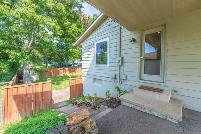 910 S Manor Road, Bloomington, IN 47401