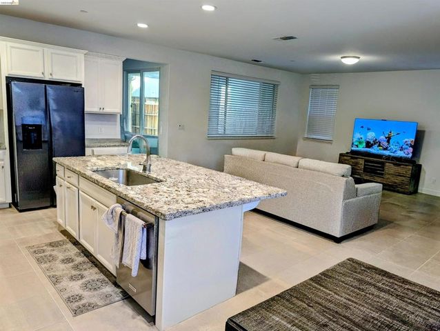 103 E Vince St, Mountain House, CA 95391