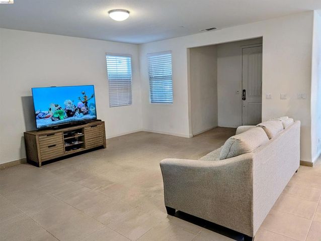 103 E Vince St, Mountain House, CA 95391