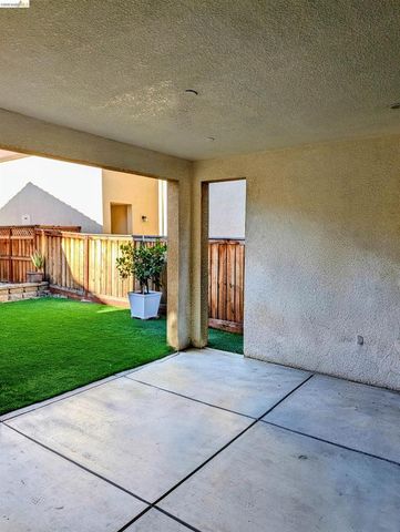 103 E Vince St, Mountain House, CA 95391