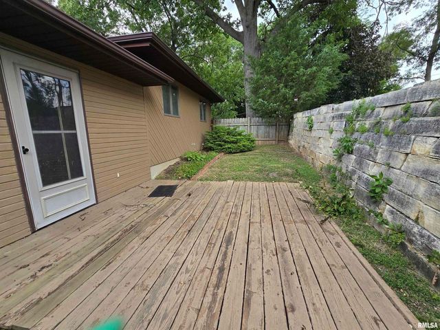 301 4TH Street 4, Fulton, IL 61252