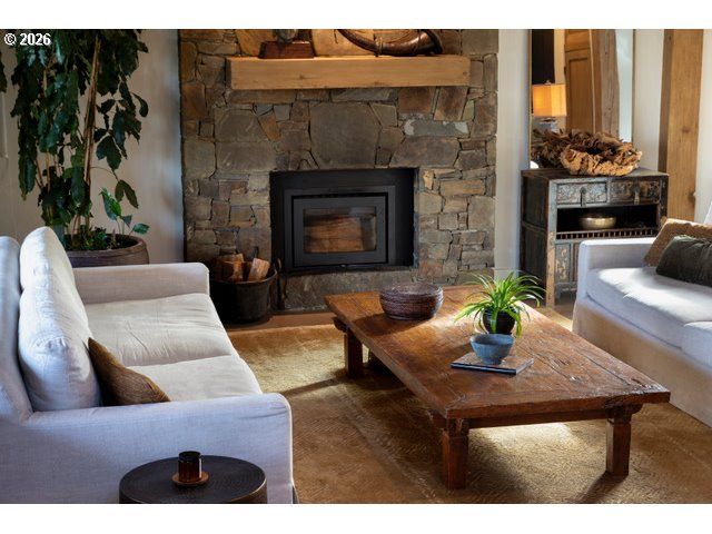 570 TOMS Dr, Hood River, OR 97031