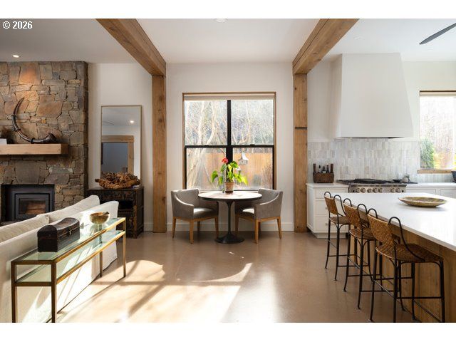 570 TOMS Dr, Hood River, OR 97031