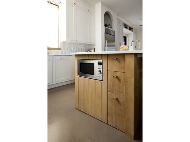 570 TOMS Dr, Hood River, OR 97031