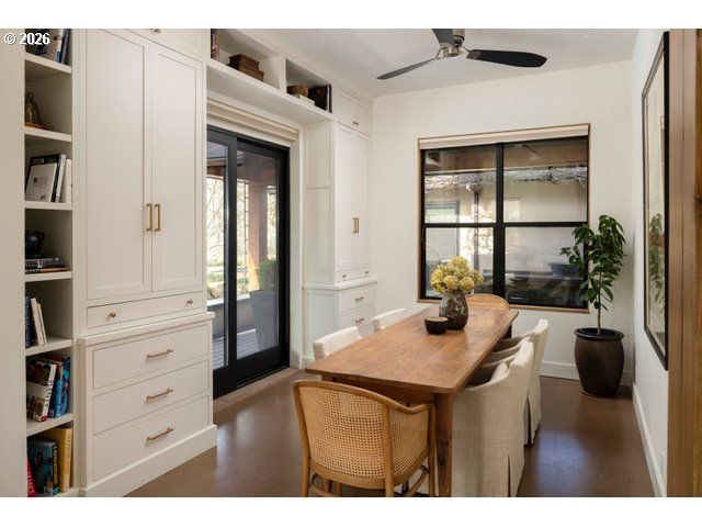 570 TOMS Dr, Hood River, OR 97031