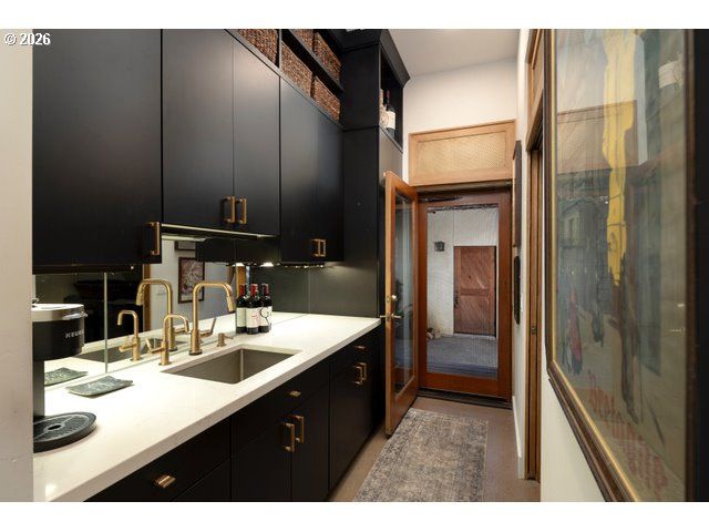 570 TOMS Dr, Hood River, OR 97031