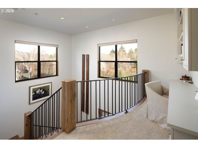 570 TOMS Dr, Hood River, OR 97031