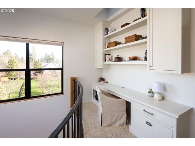 570 TOMS Dr, Hood River, OR 97031