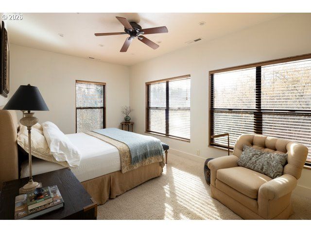 570 TOMS Dr, Hood River, OR 97031