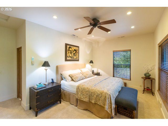 570 TOMS Dr, Hood River, OR 97031