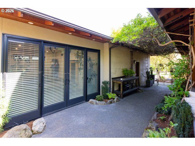 570 TOMS Dr, Hood River, OR 97031