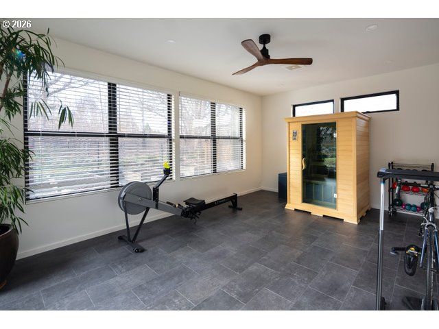 570 TOMS Dr, Hood River, OR 97031