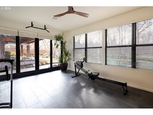 570 TOMS Dr, Hood River, OR 97031