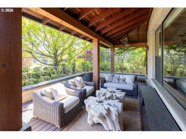 570 TOMS Dr, Hood River, OR 97031