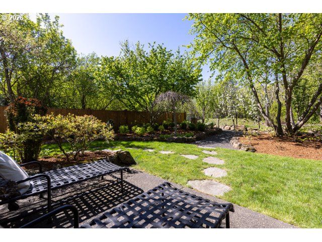 570 TOMS Dr, Hood River, OR 97031