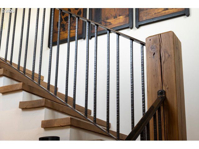 570 TOMS Dr, Hood River, OR 97031