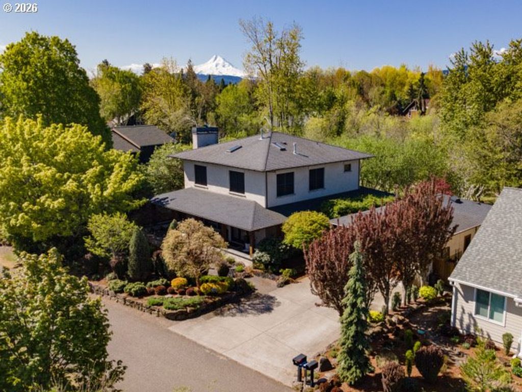 570 TOMS Dr, Hood River, OR 97031