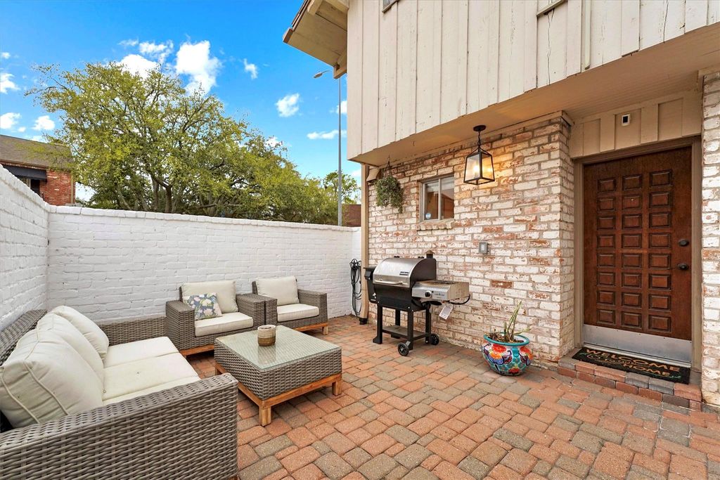 1953 Stoney Brook Drive 1953, Houston, TX 77063