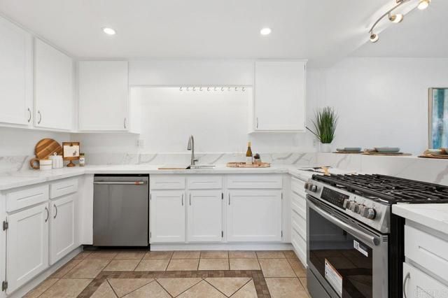 6901 QUAIL Place A, Carlsbad, CA 92009