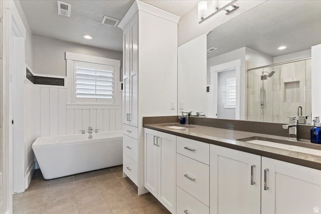 6043 N LARIAT LN, Mountain Green, UT 84050