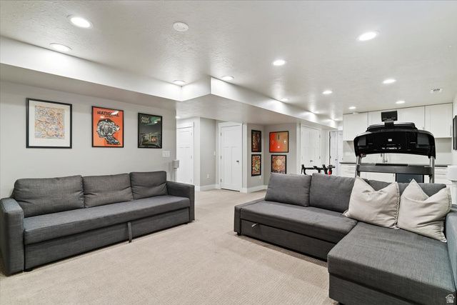 6043 N LARIAT LN, Mountain Green, UT 84050