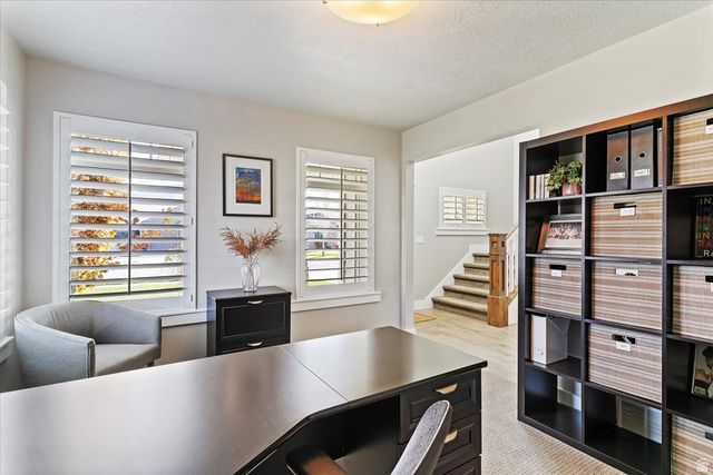 6043 N LARIAT LN, Mountain Green, UT 84050