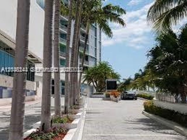 335 S Biscayne Boulevard 2006, Miami, FL 33131