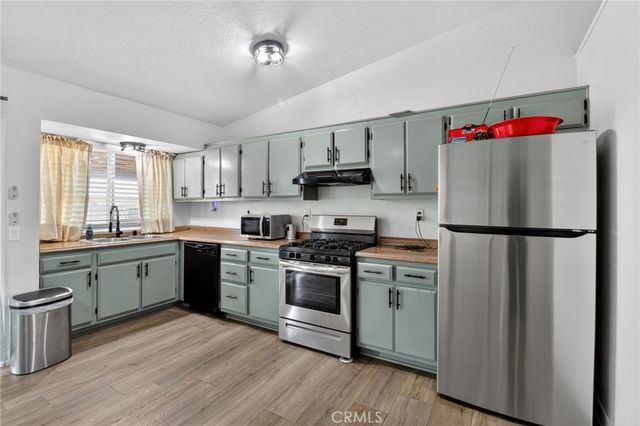 15798 Bleriot, Hesperia, CA 92345