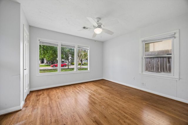 5209 Evergreen Street, Bellaire, TX 77401