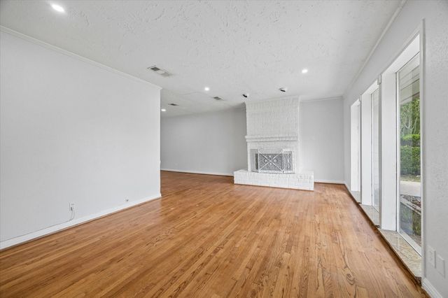 5209 Evergreen Street, Bellaire, TX 77401