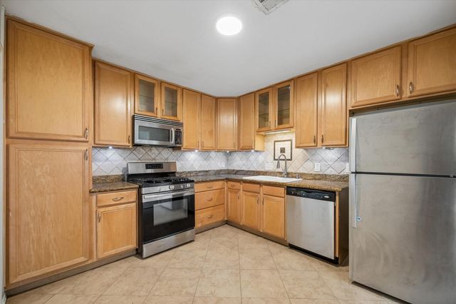 5209 Evergreen Street, Bellaire, TX 77401