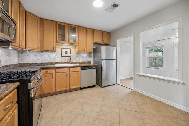 5209 Evergreen Street, Bellaire, TX 77401